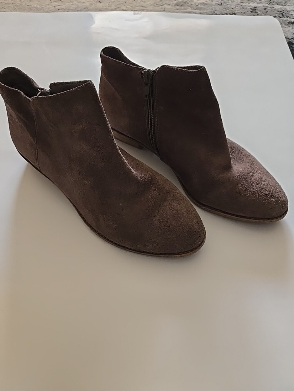Gianni Bini Women's Low Heel, Suede Leather Ankle Boots. 7.5 Med.